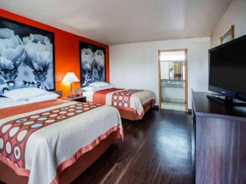 Super 8 By Wyndham Giddings Otel Dış mekan fotoğraf