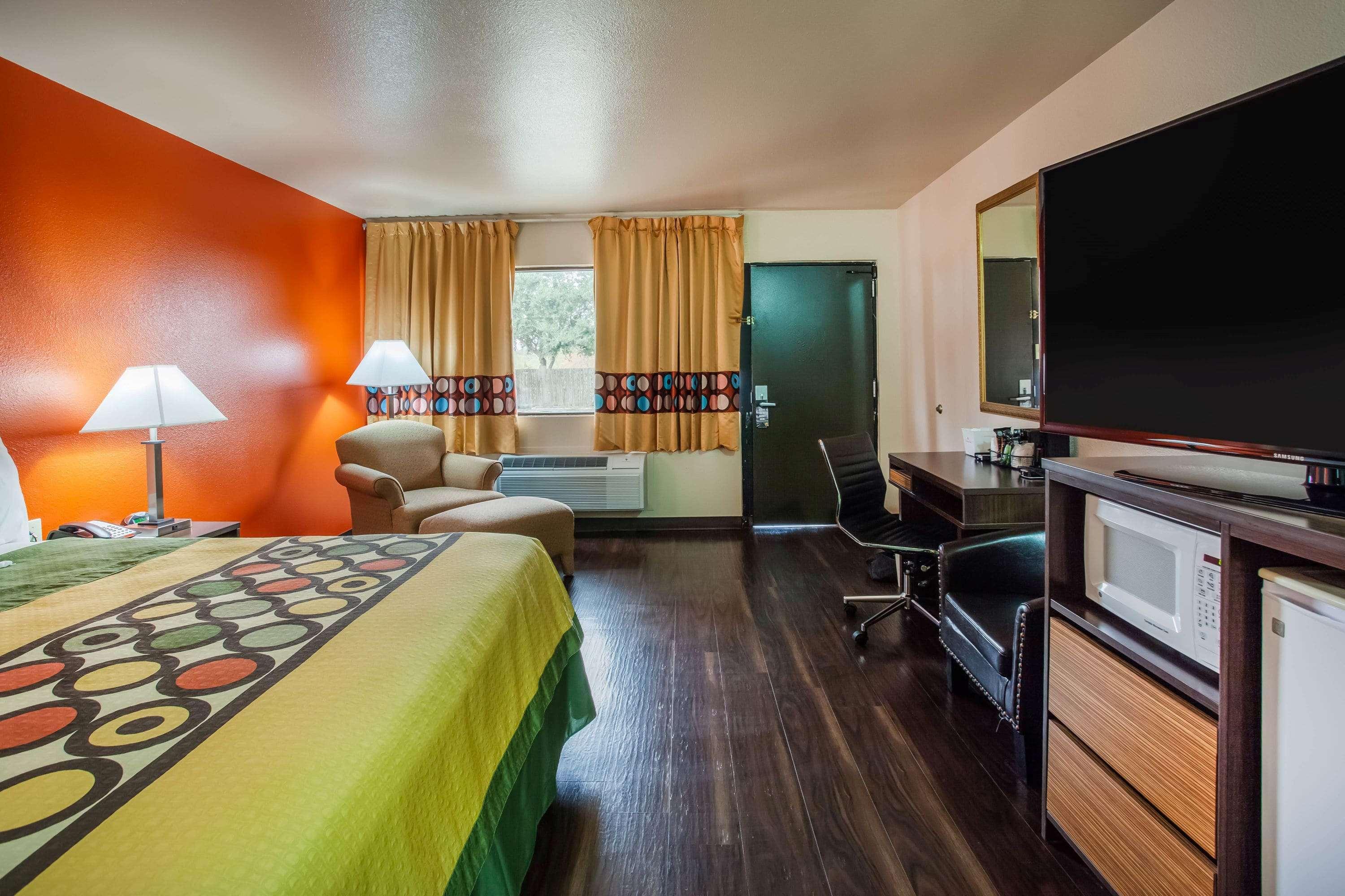 Super 8 By Wyndham Giddings Otel Dış mekan fotoğraf