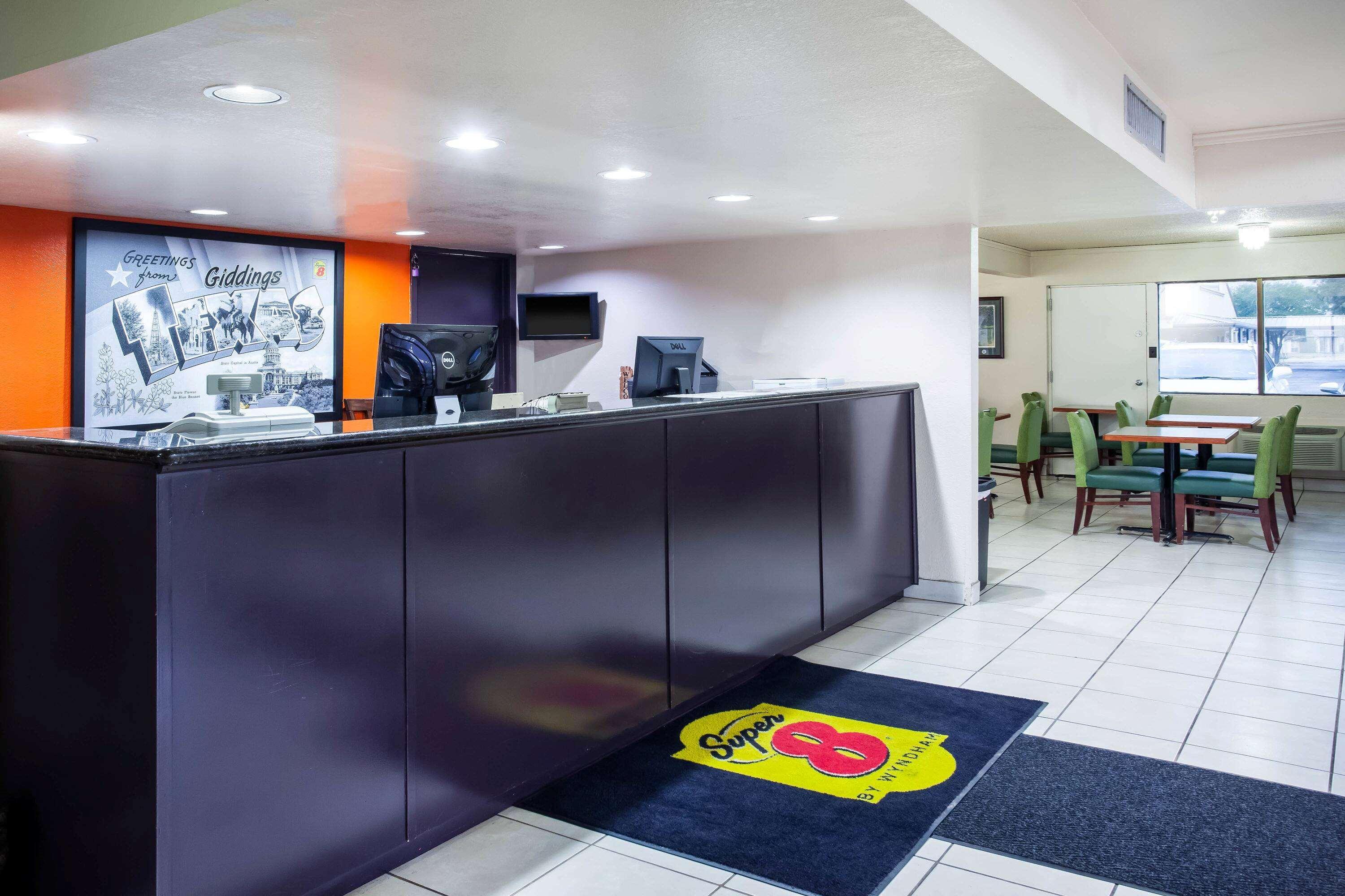 Super 8 By Wyndham Giddings Otel Dış mekan fotoğraf