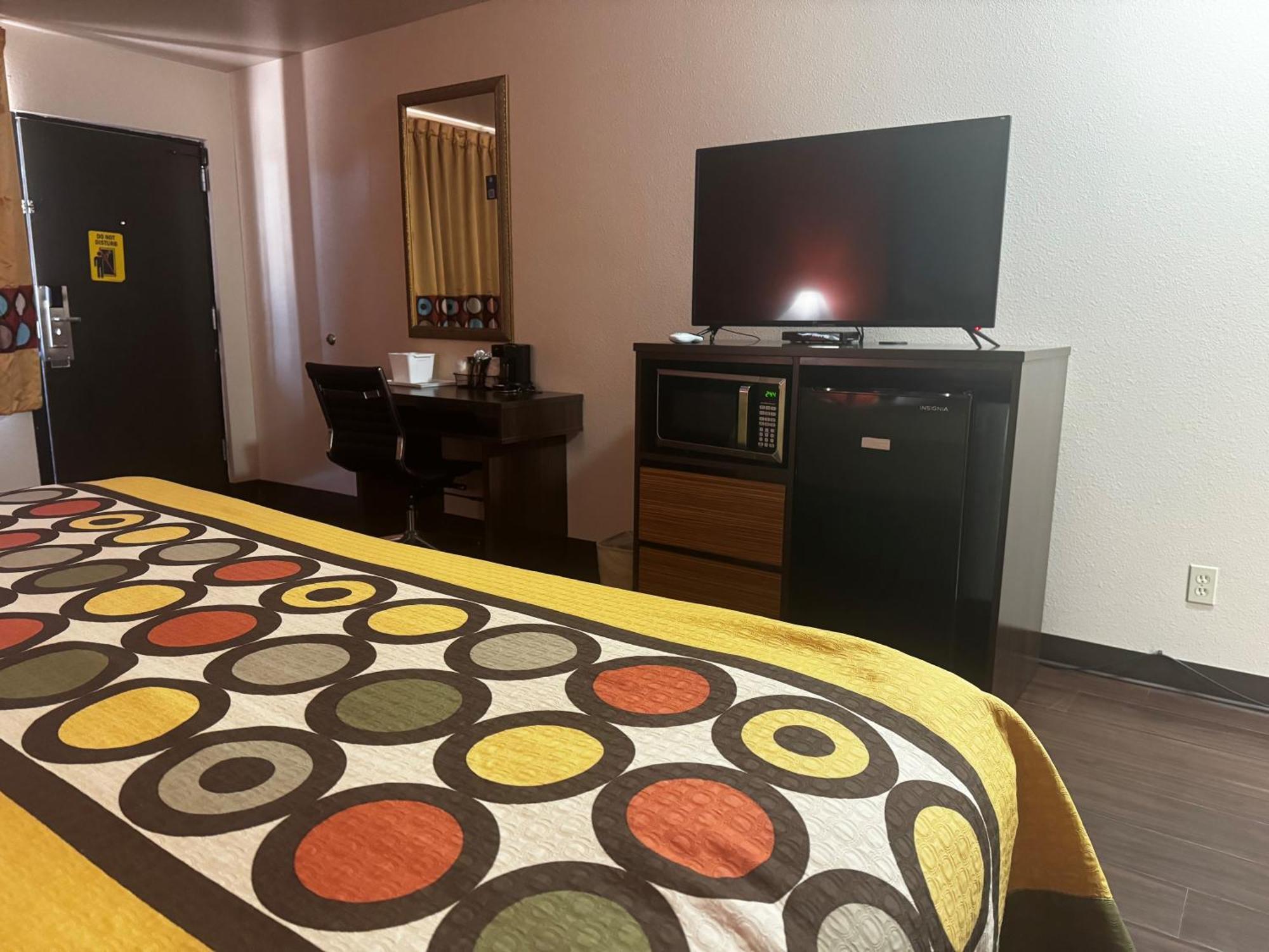 Super 8 By Wyndham Giddings Otel Dış mekan fotoğraf