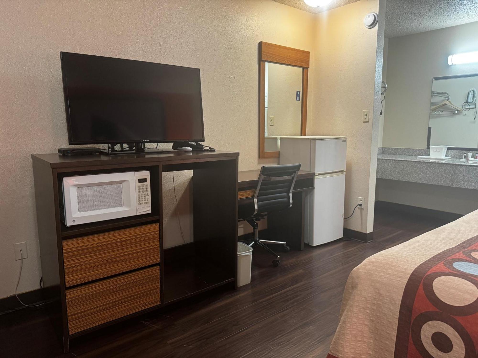 Super 8 By Wyndham Giddings Otel Dış mekan fotoğraf