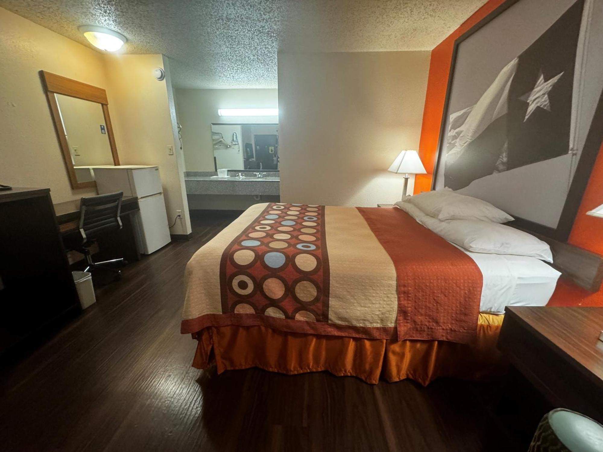 Super 8 By Wyndham Giddings Otel Dış mekan fotoğraf